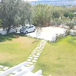 Akrotiri Villa *