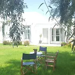 Akrotiri Villa *