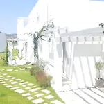 Akrotiri Villa *