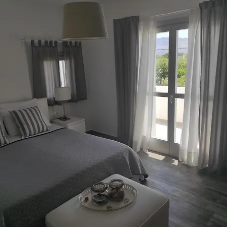Akrotiri Villa *