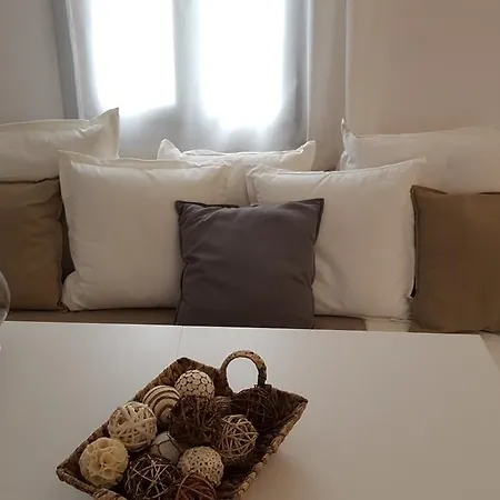 Akrotiri Villa *